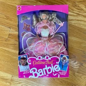 Vintage 1990 Costume Ball Barbie, unopened